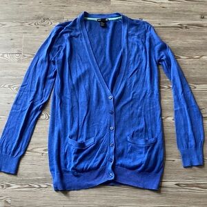 H&M Women's Cardigan in a blueish color. Button front. Sz XS.